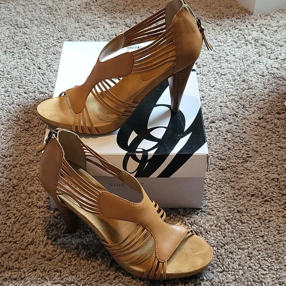 Nine West women's sandal. - Picture 2 of 3